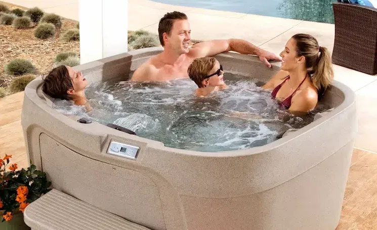 FREEFLOW-CASCINA-HOT-TUB-HEADER-IMAGE-1-1